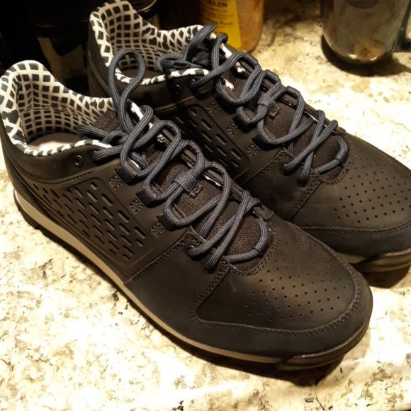 Shoes - Picture 3 of 4